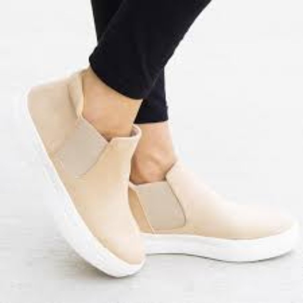 NWT Soda Shoes Woods Slip On High Top Twin Gore Double Layer Foam Padded